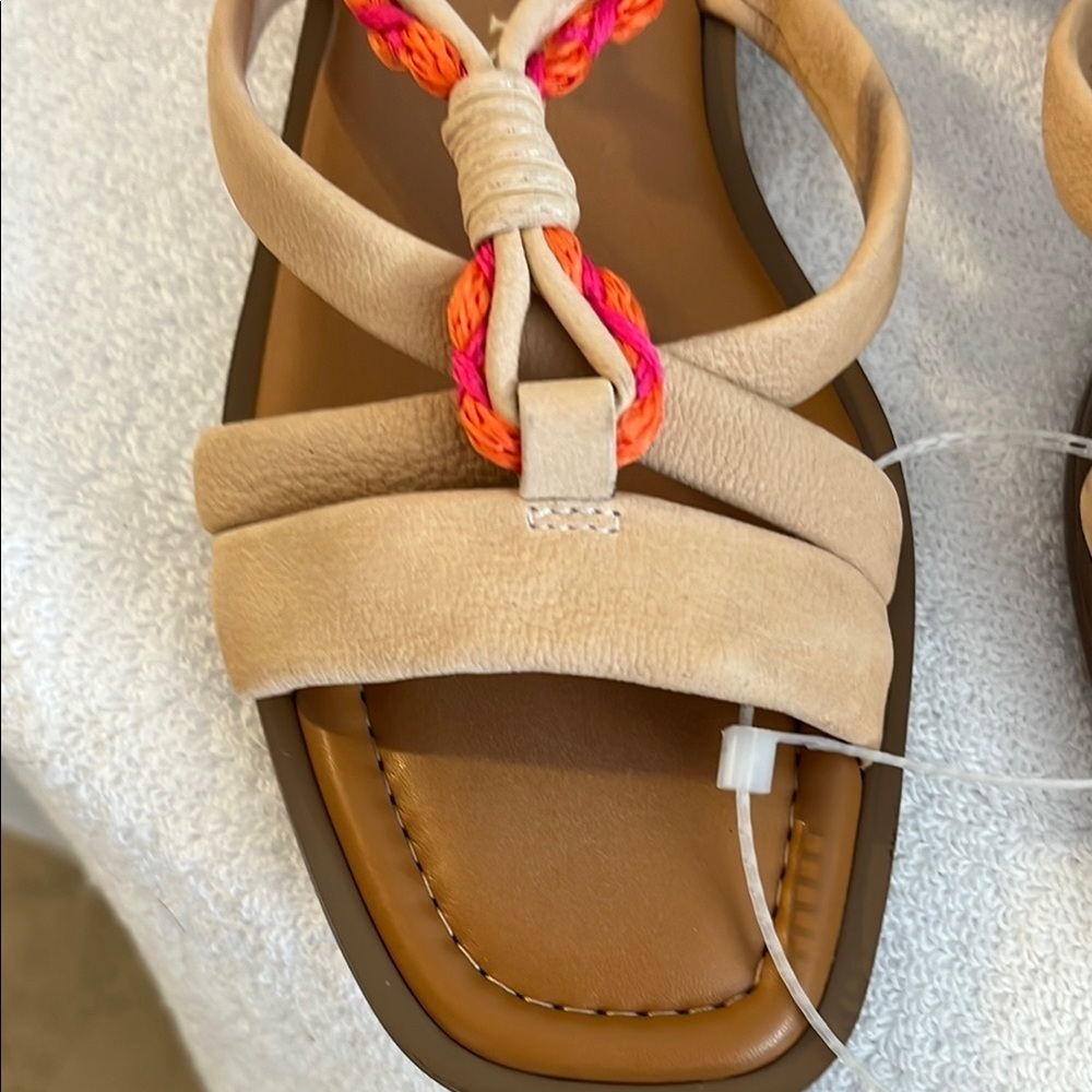 Chelsea & Violet Women's Tan and Red Sandals - Picture 2 of 10